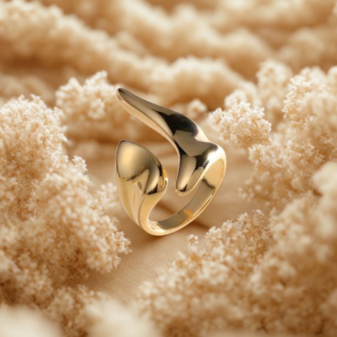 Zariva Anti-Tarnish Fluid Twist Adjustable Ring