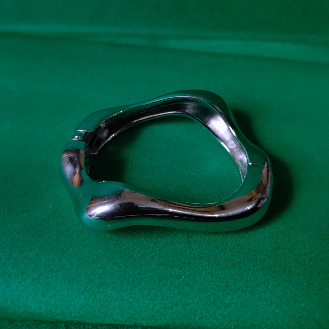 Zariva Anti-Tarnish Sculptural Silver Wave Bangle Bracelet